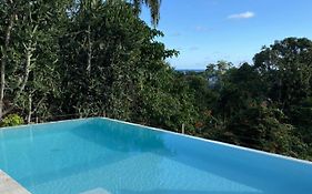 Propiedad de alto standing con vista al mar, piscina, tenis, hasta 12 personas